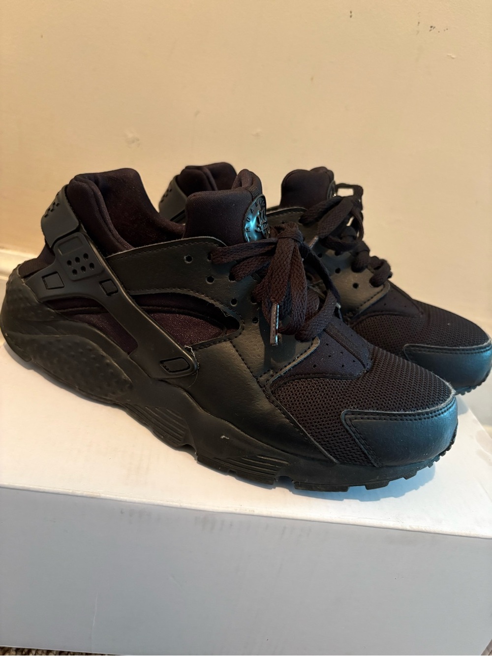 Nike Kids Black Low-Top Athletic Sneakers